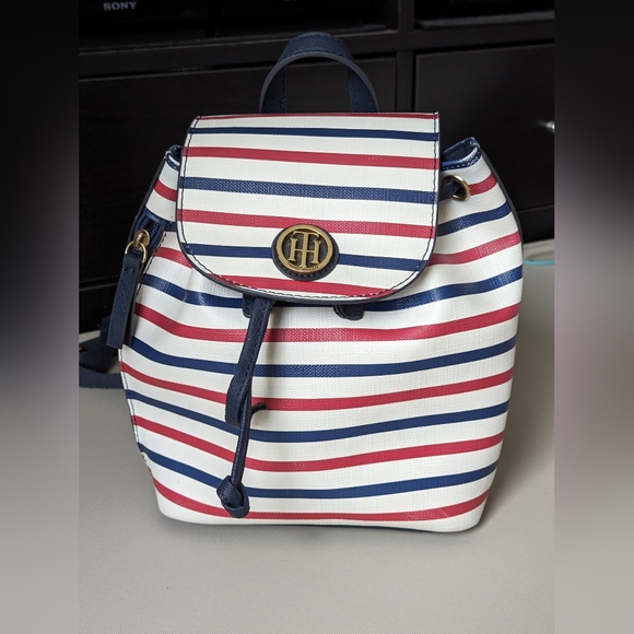 Tommy Hilfiger small backpack - Picture 5 of 7